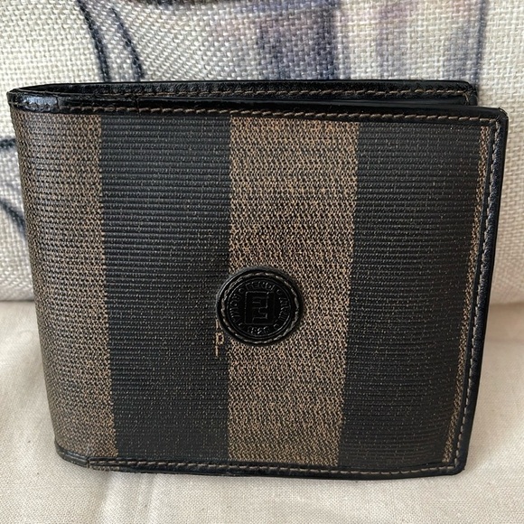 FENDI VINTAGE PEQUIN BI-FOLD LEATHER WALLET⭐️AuThEnTiC - Picture 1 of 17